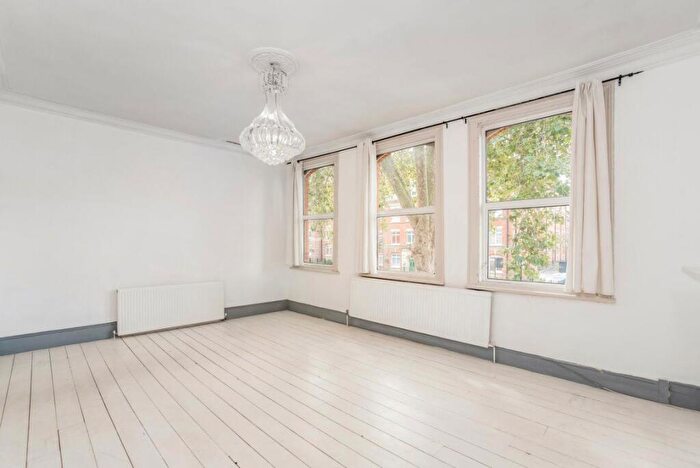 2 Bedroom Flat To Rent In Rosendale Road, SE24