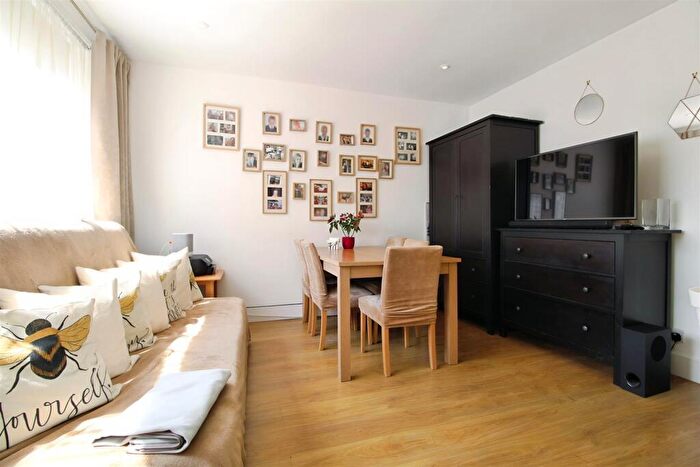 3 Bedroom Terraced House For Sale In Goodwin Road, Slough, SL2