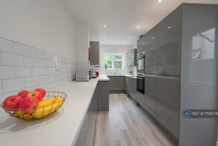 7 Bedroom Terraced House To Rent In Goodwood Road, Southsea, PO5