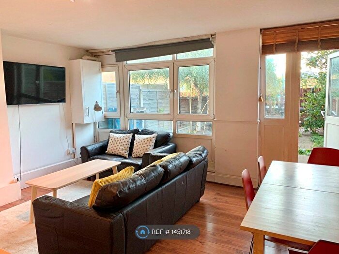 4 Bedroom Maisonette To Rent In Boyton Close, London, E1