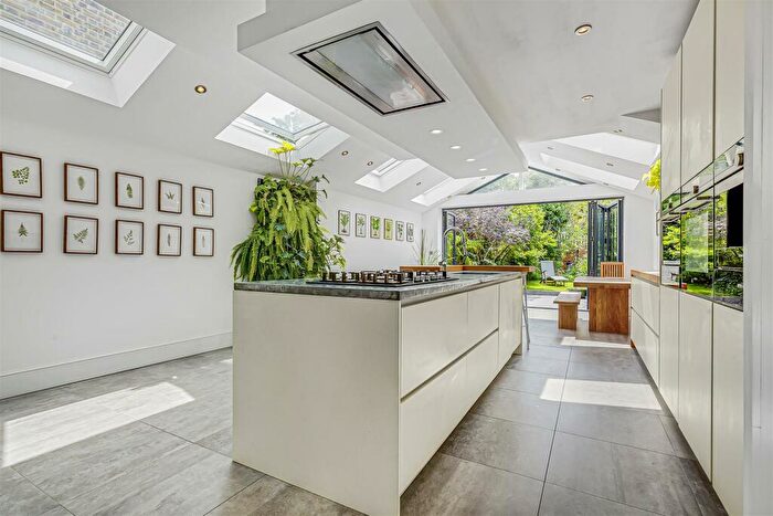 3 Bedroom Terraced House To Rent In Kingsway, East Sheen, SW14