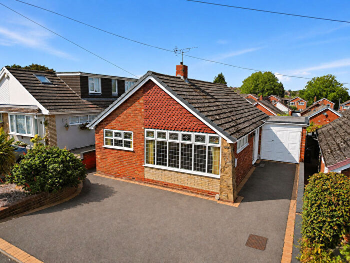 2 Bedroom Bungalow For Sale In Ranleigh Avenue, Kingswinford, DY6