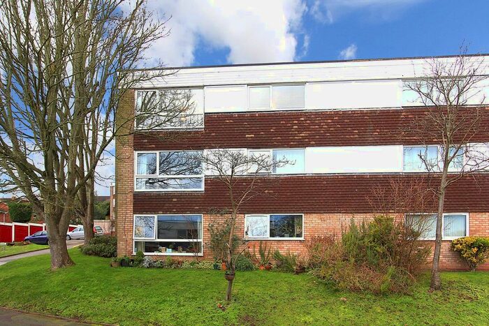 2 Bedroom Flat To Rent In High Meadows, Wolverhampton, WV6