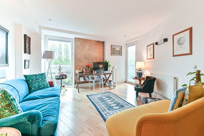 1 Bedroom Flat To Rent In Salamanca Place, Vauxhall, London, SE1