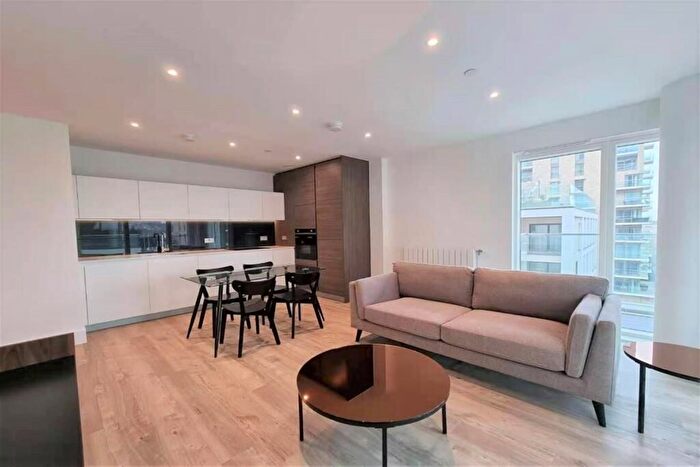 2 Bedroom Flat To Rent In , Cobham House, SE3