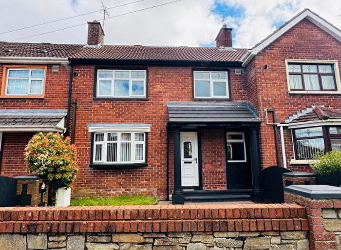 3 Bedroom Mid Terraced House For Sale In Leenan Gardens, Derry, BT48