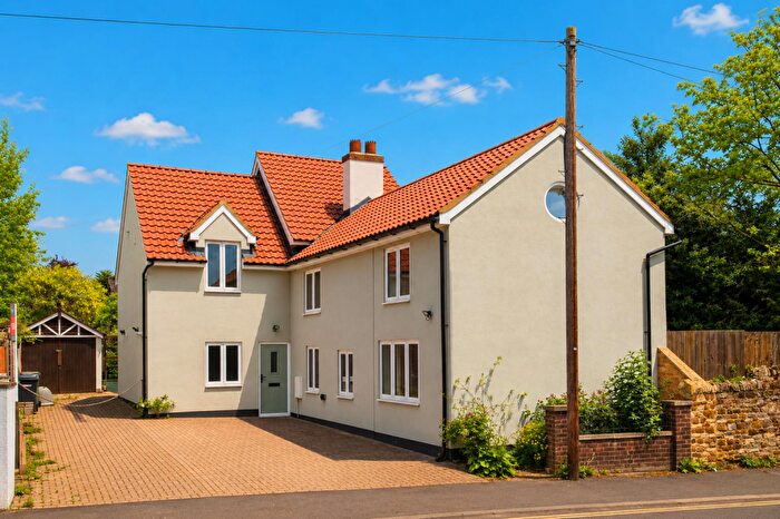4 Bedroom Detached House For Sale In Westfield Road, Wellingborough, NN8