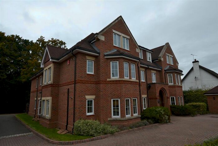 2 Bedroom Flat To Rent In Yew Barton Court, Aldershot Road, Church Crookham, Fleet, GU52