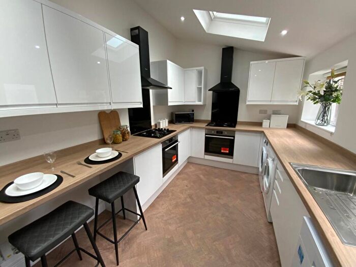 7 Bedroom Terraced House To Rent In Beeston Road, Dunkirk, NG7