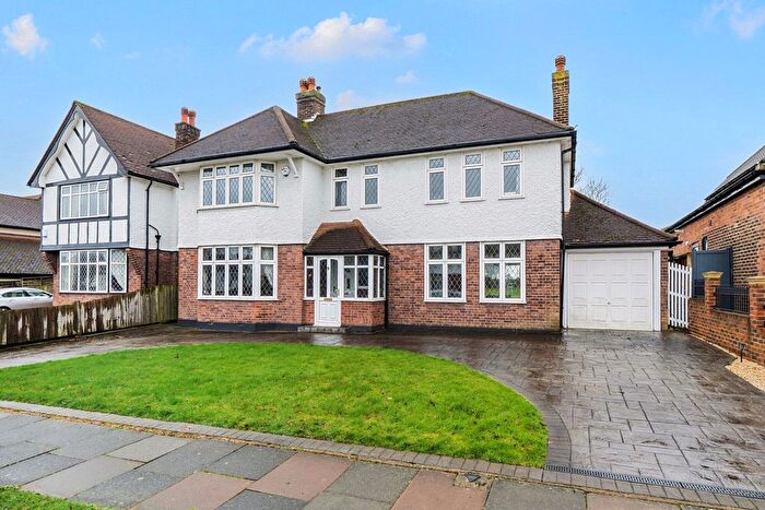 4 Bedroom Detached House For Sale In Upperton Road, Sidcup, DA14