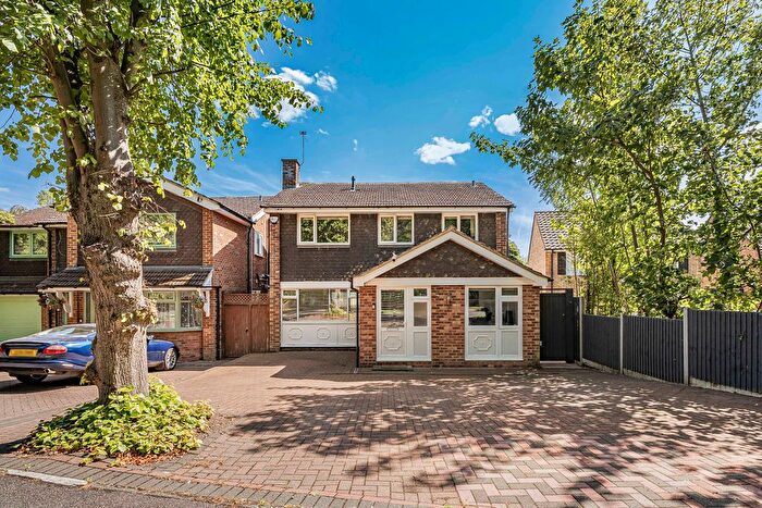 4 Bedroom Detached House For Sale In Church Road, Potters Bar, EN6