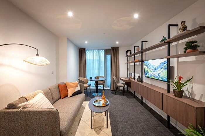 1 Bedroom Flat To Rent In Botanic Avenue, Manchester, Greater Manchester, M15