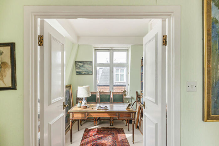 2 Bedroom Flat For Sale In Clifford's Inn, Fetter Lane, EC4A