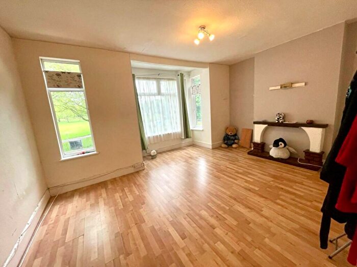 2 Bedroom Flat To Rent In High Street South, E6