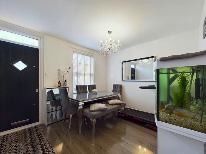 2 Bedroom Terraced House For Sale In Collis Street, Reading, Berkshire, RG2
