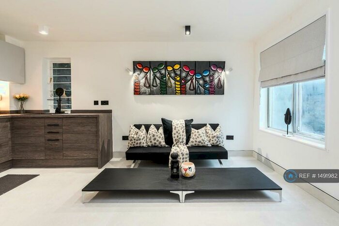 2 Bedroom End Of Terrace House To Rent In Lansdowne Wood Close, London, SE27