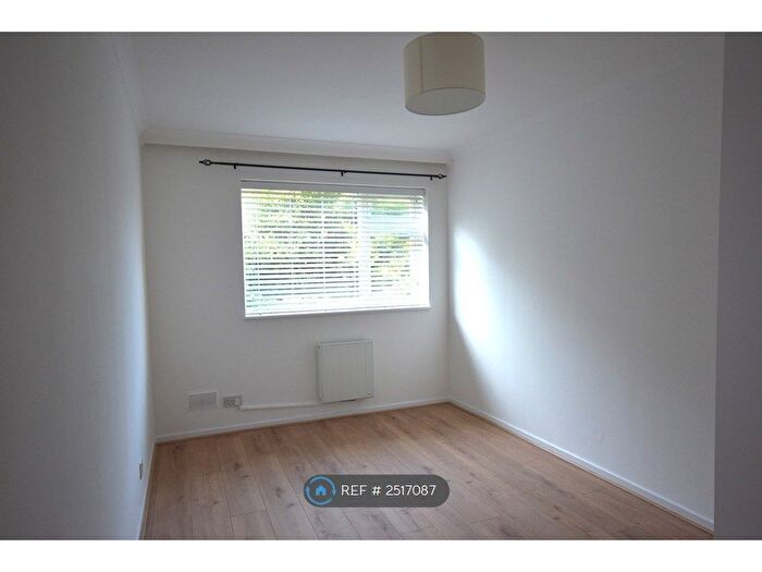 1 Bedroom Flat To Rent In Pottersfield, Enfield, EN1