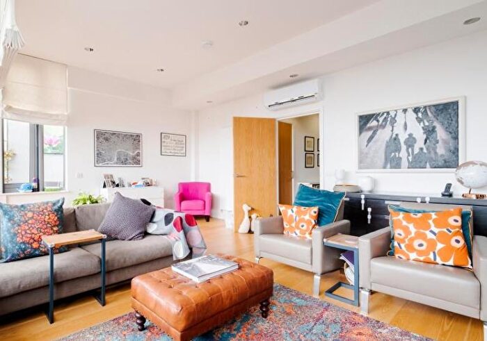 2 Bedroom Apartment To Rent In Baker Street, Marylebone, London, NW1