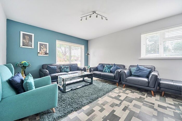 2 Bedroom Flat For Sale In Winvale, Slough, SL1