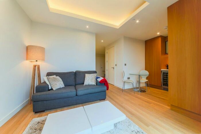 Terraced House To Rent In Park Vista Tower, Wapping Lane, London, E1W