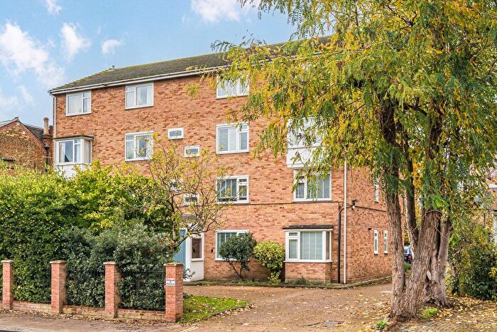 2 Bedroom Flat To Rent In Kingston Road, Teddington, TW11