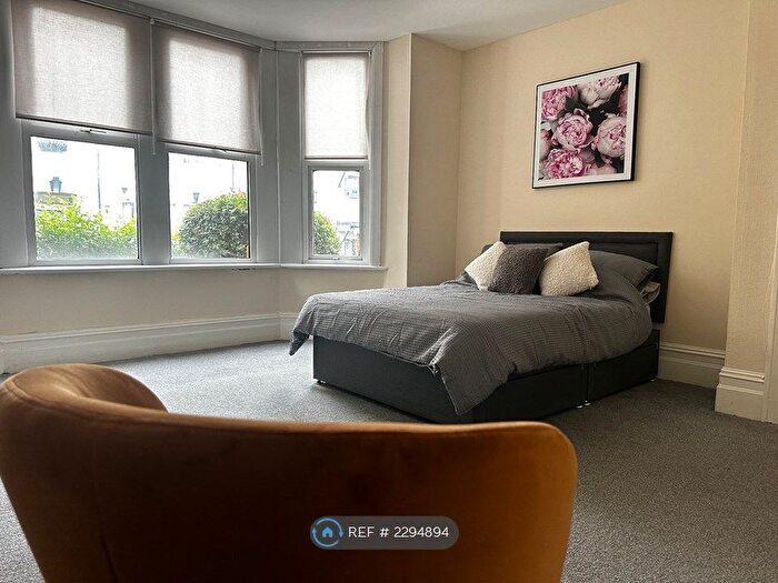 2 Bedroom Flat To Rent In Winton Avenue, Westcliff On Sea, SS0