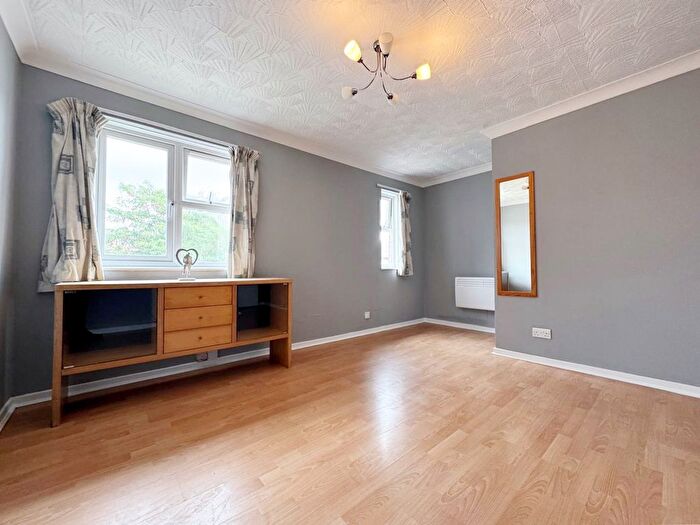 1 Bedroom Maisonette To Rent In Clementine Close, London, W13