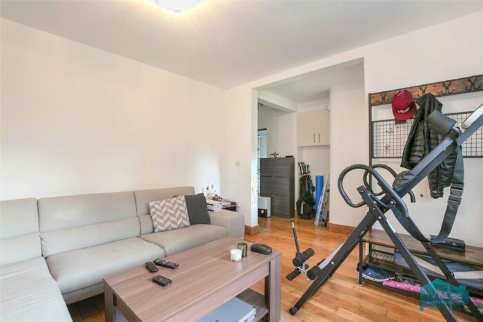 1 Bedroom Maisonette To Rent In Neale Close, East Finchley, London, N2
