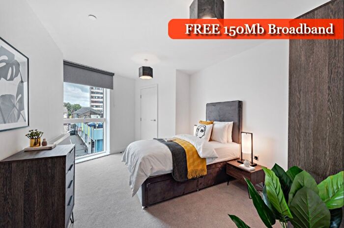 2 Bedroom Flat To Rent In Stylus Place, Hayes, UB3