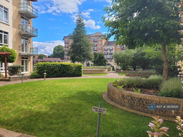 2 Bedroom Flat To Rent In The Meridian, Reading, RG1