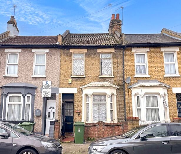 3 Bedroom Terraced House For Sale In Maiden Road, Stratford, E15