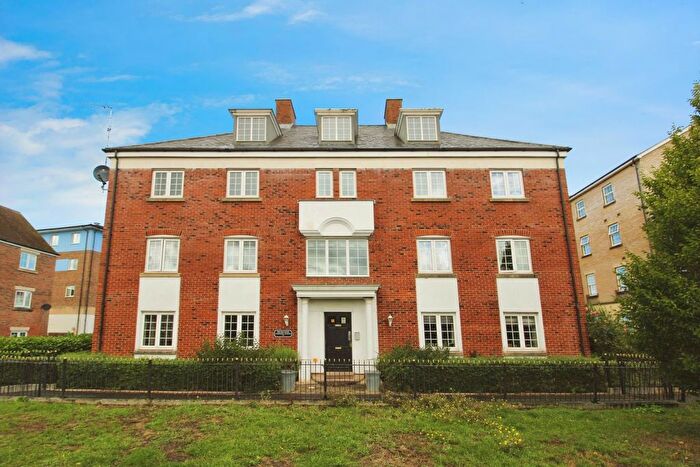 2 Bedroom Flat For Sale In Redhouse Gardens, The Red House, SN25
