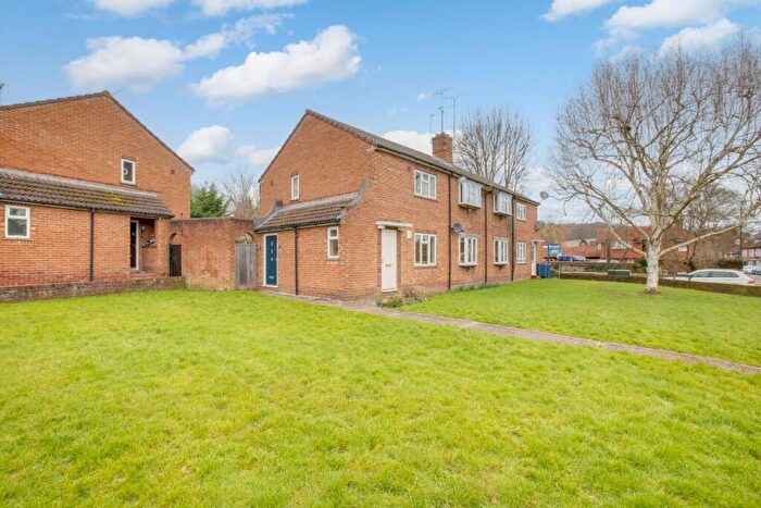 2 Bedroom Flat For Sale In Whielden Close, Old Amersham, Buckinghamshire, HP7