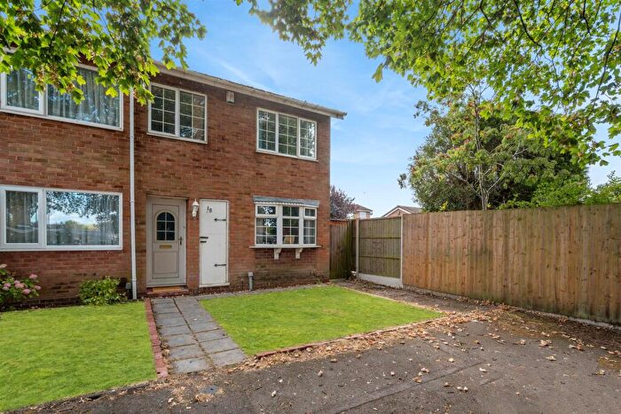 3 Bedroom End Of Terrace House For Sale In Stockwell Rise, Solihull, B92