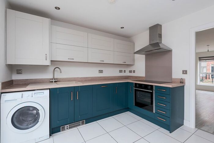 3 Bedroom Town House To Rent In Scotts Square, Fruit Market, Hull, HU1