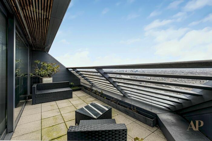 1 Bedroom Flat To Rent In Chronicle Tower, B City Road, London, EC1V