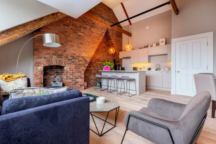 2 Bedroom Penthouse To Rent In West Avenue, Gosforth, Newcastle Upon Tyne, NE3