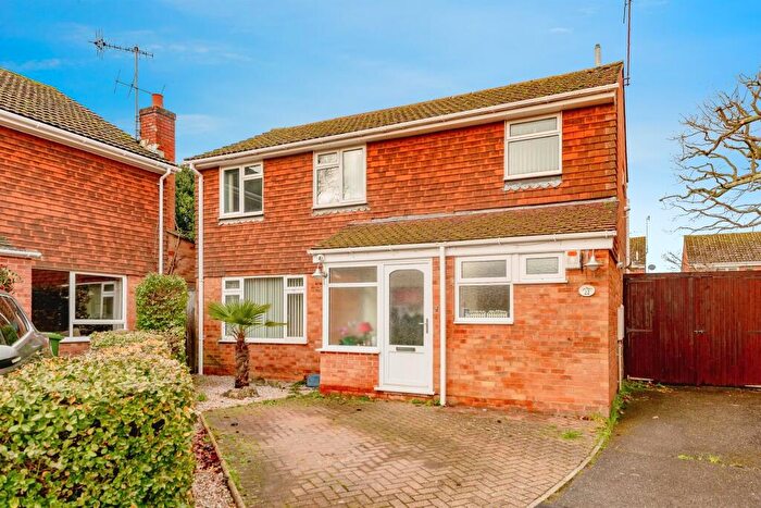 4 Bedroom Detached House For Sale In Ferndown, Horley, RH6