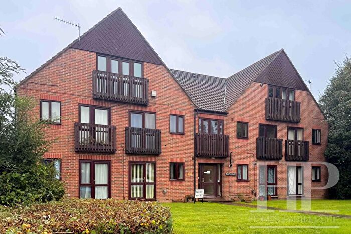 Studio To Rent In London Road, Crawley, RH10
