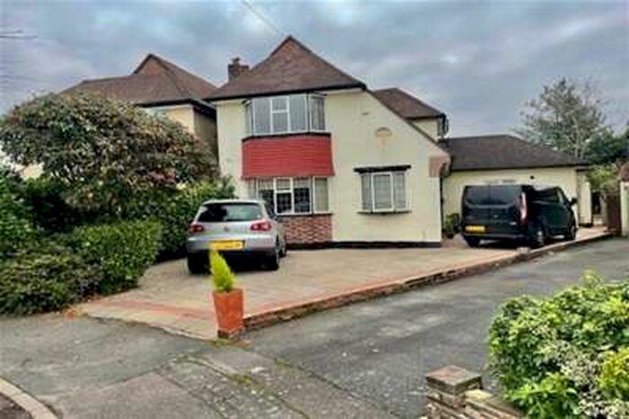 3 Bedroom House To Rent In New Malden, KT3