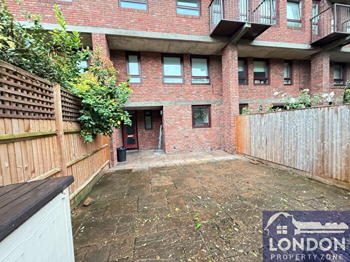 3 Bedroom Flat To Rent In More Close, West Kensington, London, W14