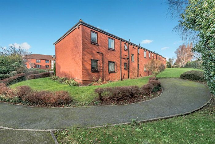 2 Bedroom Property For Sale In Lynwood Garth, Leeds, LS12