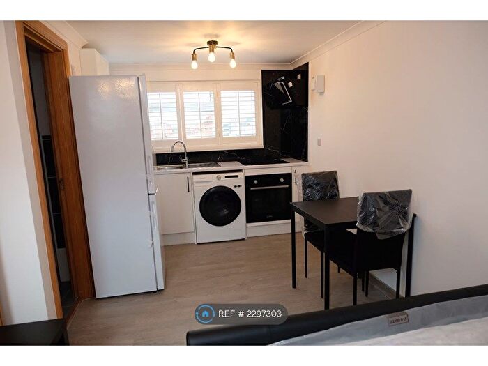 Studio To Rent In Coles Green Road, London, NW2
