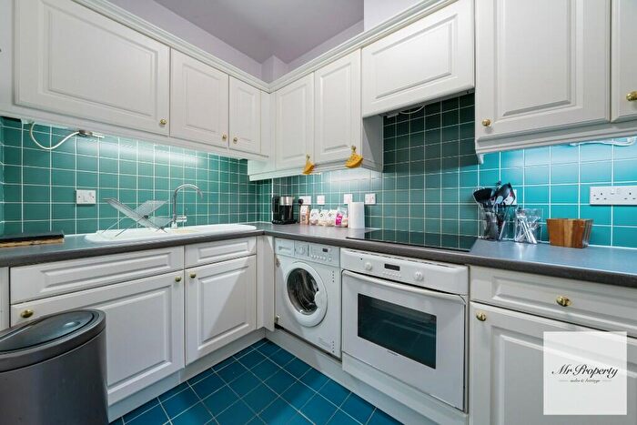 2 Bedroom Flat To Rent In Spital Square, London, E1