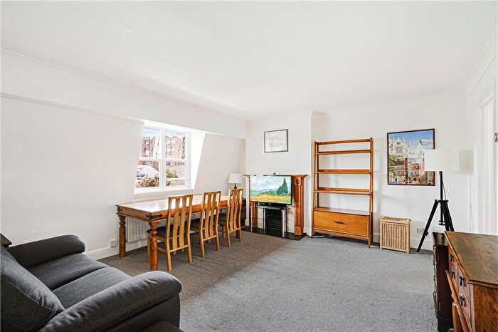 2 Bedroom Flat To Rent In Kenway Road, Earls Court, London, SW5