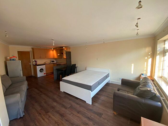 Studio To Rent In Yeading Lane, Hayes, UB4