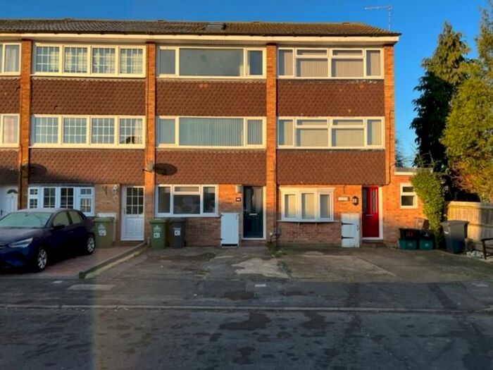 3 Bedroom Terraced House To Rent In Caxton Road, Hoddesdon, EN11