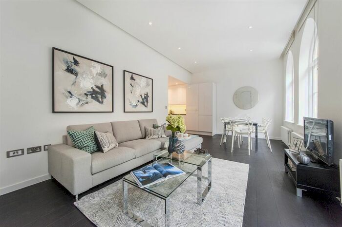 3 Bedroom Flat To Rent In West Street, Covent Garden, WC2H