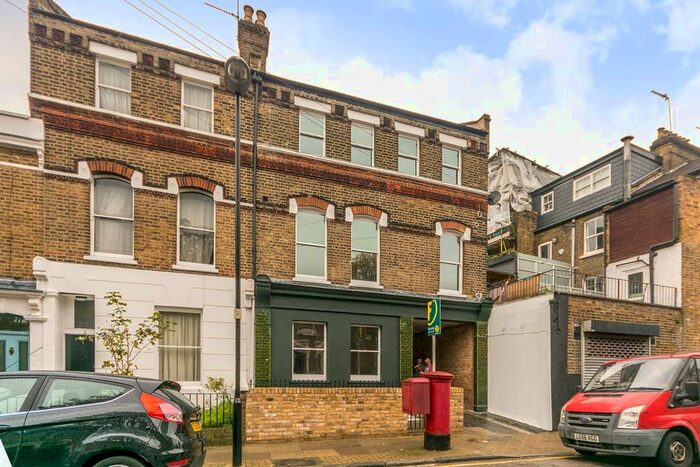 3 Bedroom Flat To Rent In Avenell Road, Arsenal, London, N5