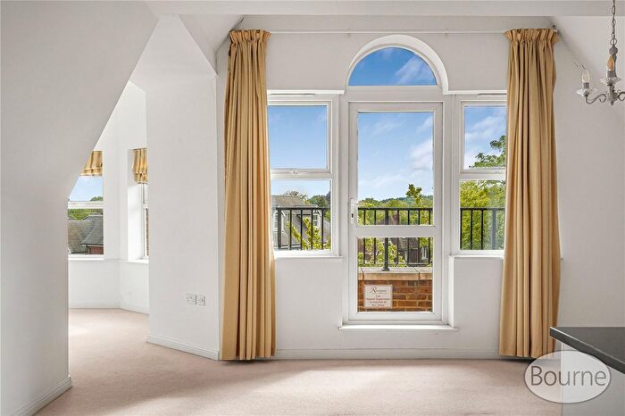 2 Bedroom Flat For Sale In Constitution Hill, Woking, Surrey, GU22